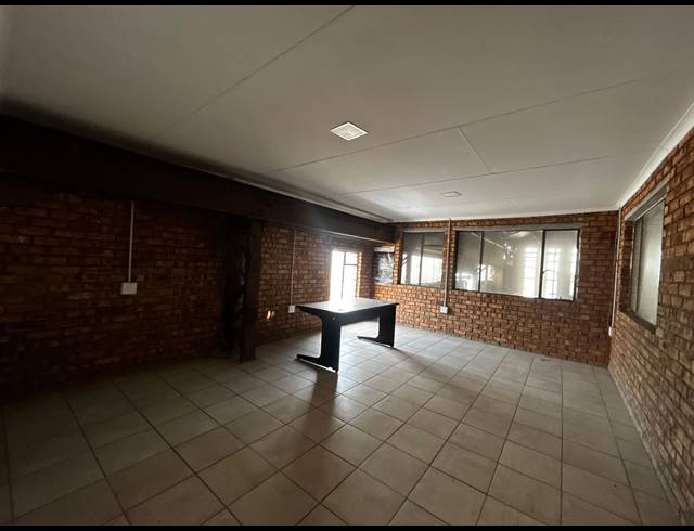 1,000M² WAREHOUSE TO LET IN WADEVILLE